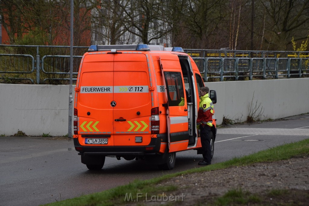 Einsatz BF Koeln Schule Burgwiesenstr Koeln Holweide P008.JPG - Miklos Laubert